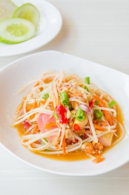 Yeşil papaya salatası