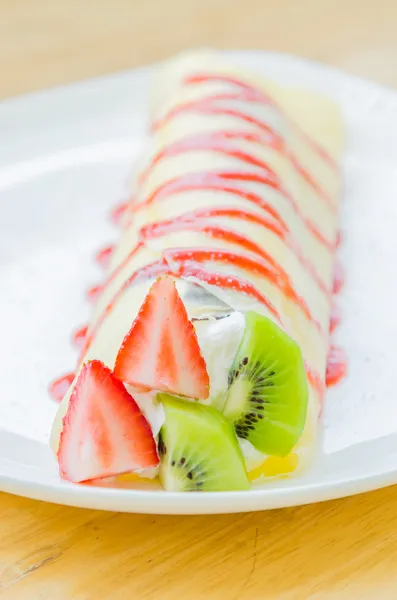 Fruit crepe cake — Stock Photo, Image