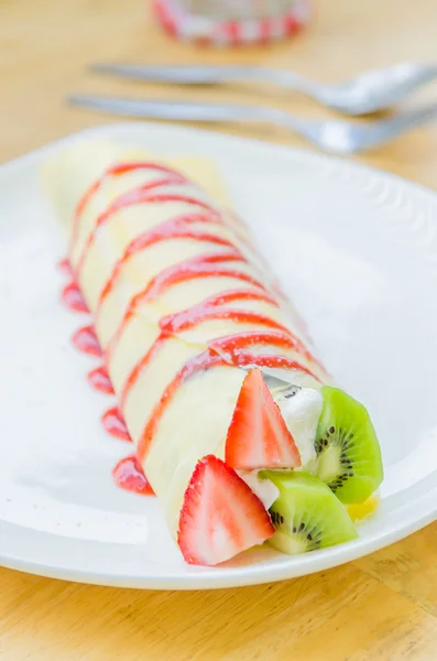 Pastel de crepe de fruta — Foto de Stock