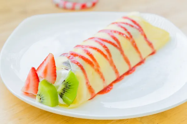 Pastel de crepe de fruta —  Fotos de Stock