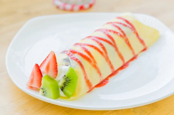 Fruit crepe cake — Stock Photo, Image