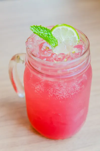 Rosa lemonad juice cocktail — Stockfoto