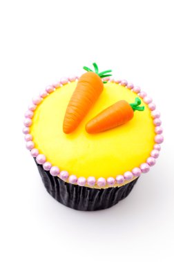 Paskalya kek izole beyaz arka plan