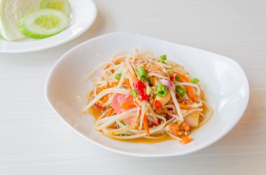 Yeşil papaya salatası