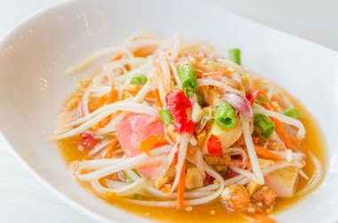 Yeşil papaya salatası