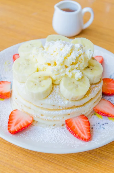 Pannkaka jordgubb banan — Stockfoto