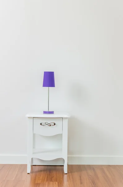 Lampe sur table de chevet — Photo