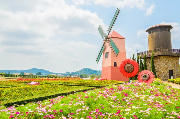 Windmill in park — Stock Photo, Image