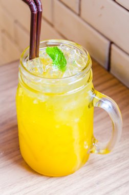 buzlu tutku meyve suyu