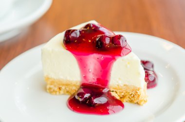 Yaban mersinli cheesecake