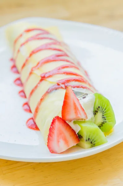 Fruit crepe cake — Stock Photo, Image