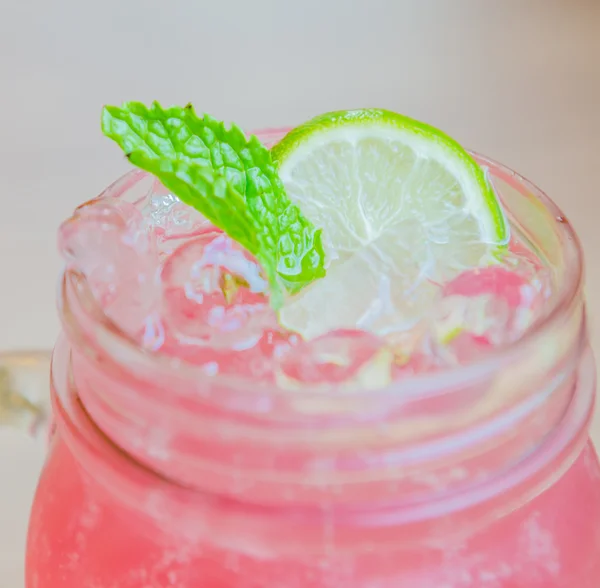 Pinkfarbene Limonade — Stockfoto