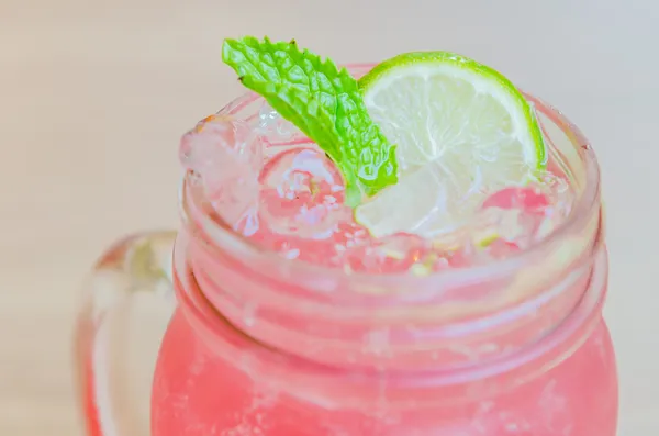 Pinkfarbene Limonade — Stockfoto