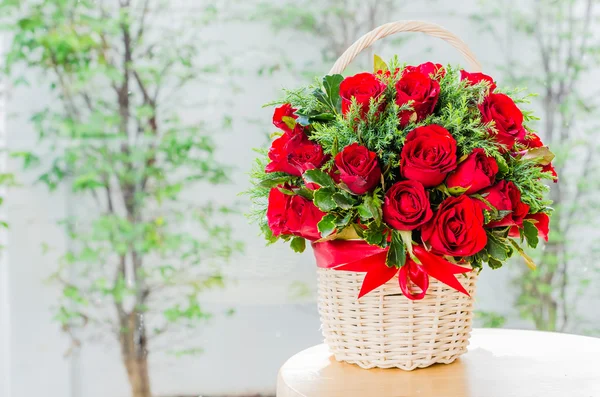 Rose basket — Stock Photo, Image