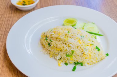 Kızarmış pirinç.