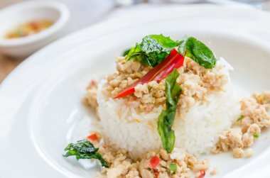 kızarmış tavuk ve pirinç