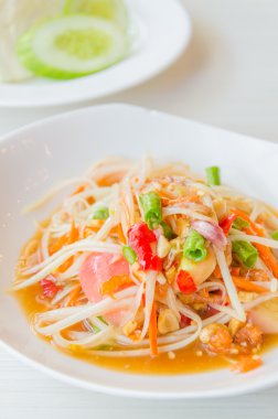 Yeşil papaya salatası