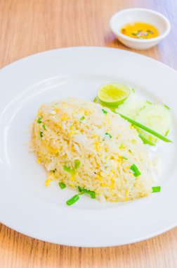 Kızarmış pirinç.