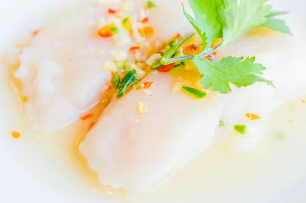 Pesce al vapore con limone — Foto Stock