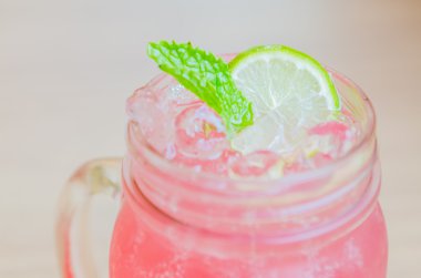 limonata suyu kokteyli