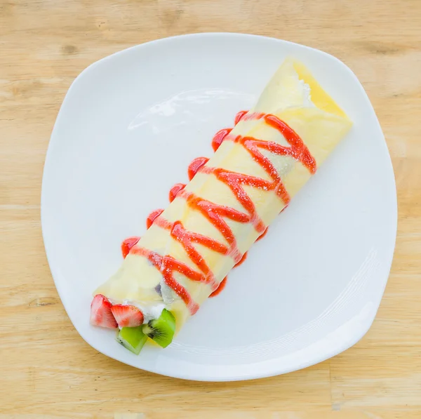 Bolo de crepe de frutas — Fotografia de Stock