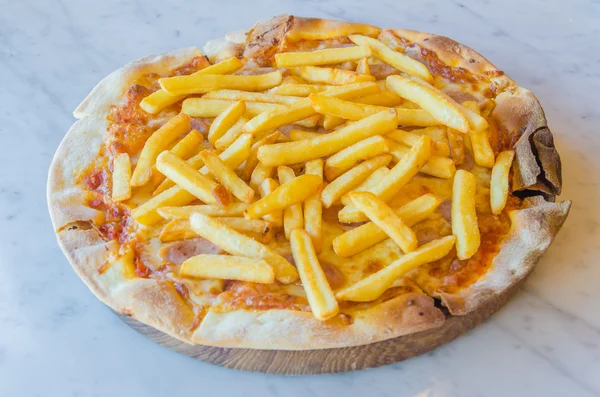 Pommes frites pizza — Stockfoto
