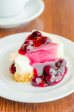 Yaban mersinli cheesecake