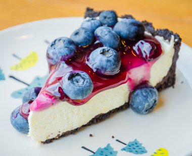 Yaban mersinli cheesecake