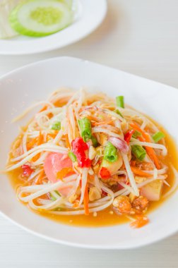 Yeşil papaya salatası