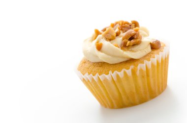 Beyaz arka plan üzerinde izole fındık cupcake