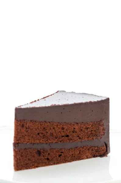 Torta cioccolato isolato su sfondo bianco — Foto Stock