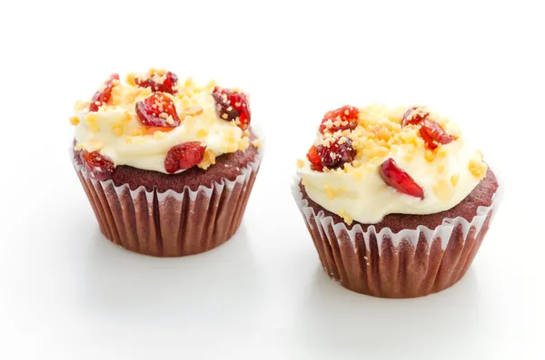 Cupcake κόκκινο βελούδο απομονωθεί λευκό φόντο — Φωτογραφία Αρχείου