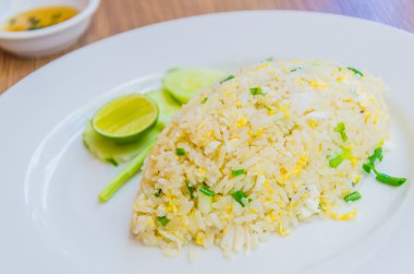 Kızarmış pirinç.