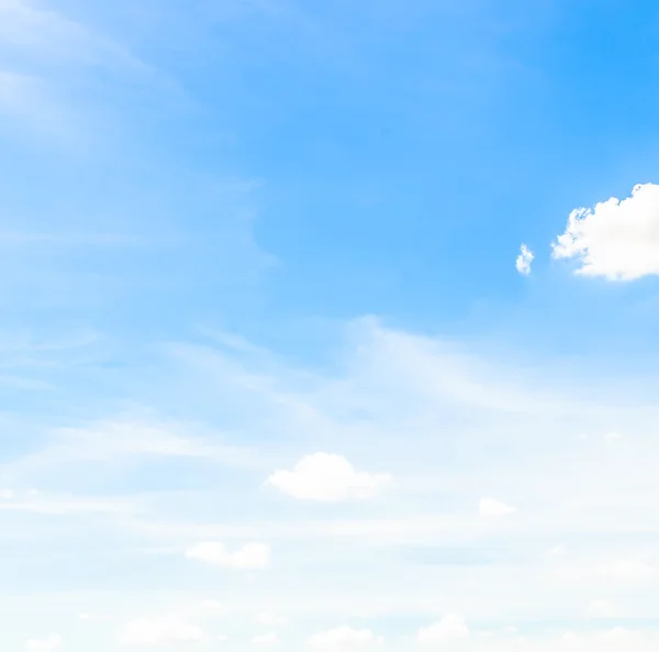 Awan di langit biru — Stok Foto