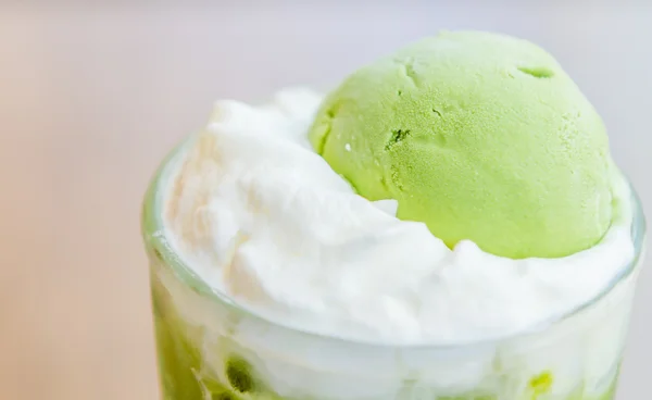 凍らされた緑茶 — ストック写真