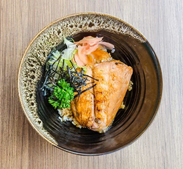 Salmão teriyaki em arroz — Fotografia de Stock