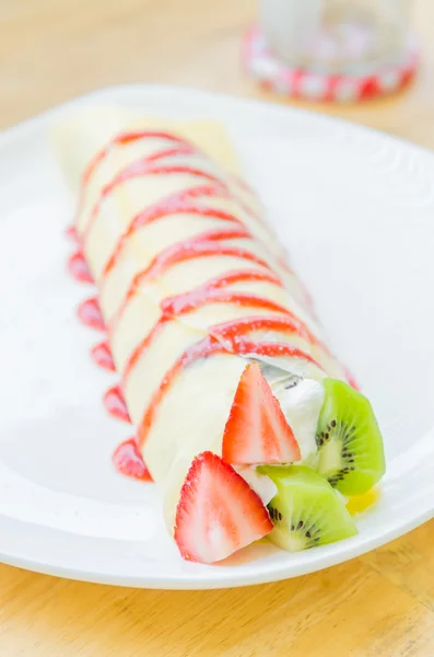 Fruit crepe cake — Stock Photo, Image