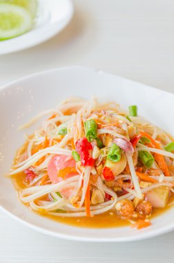 Yeşil papaya salatası