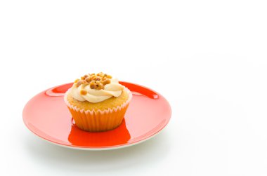 Beyaz arka plan üzerinde izole fındık cupcake