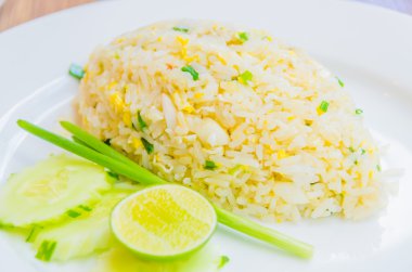 Kızarmış pirinç.