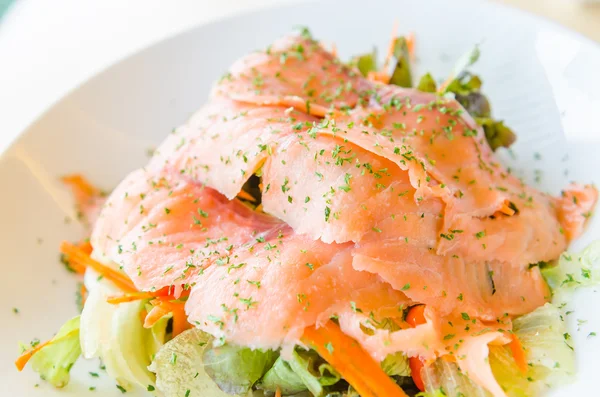 Ensalada de salmón — Foto de Stock