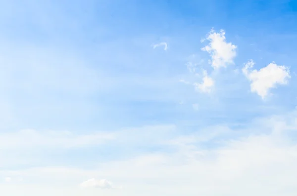 เมฆบนท้องฟ้า — ภาพถ่ายสต็อก
