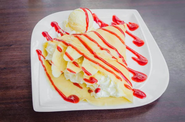 Postre de crepe de fresa — Foto de Stock