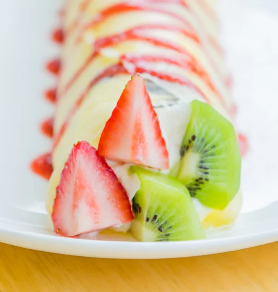 Crêpe cake van het fruit — Stockfoto