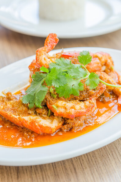 Жареный чеснок из креветок
