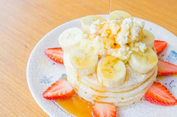 Pannkaka jordgubb banan — Stockfoto