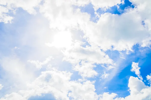 Wolk op blauwe lucht — Stockfoto