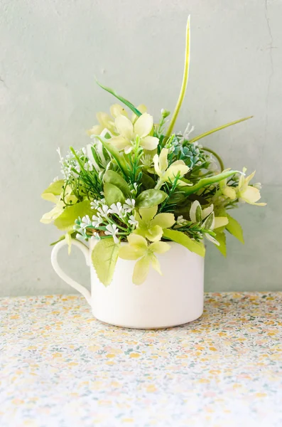 Bukett blommor i vas — Stockfoto