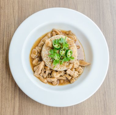 pirinç kahverengi soslu tavuk