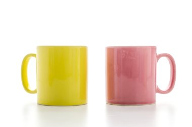 Özel renk üzerine beyaz izole kupa